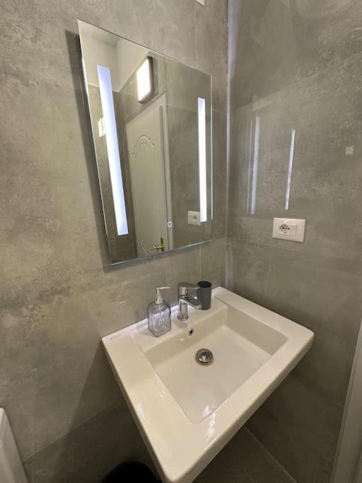 Bejart Apartment 4 Tirana Kültér fotó